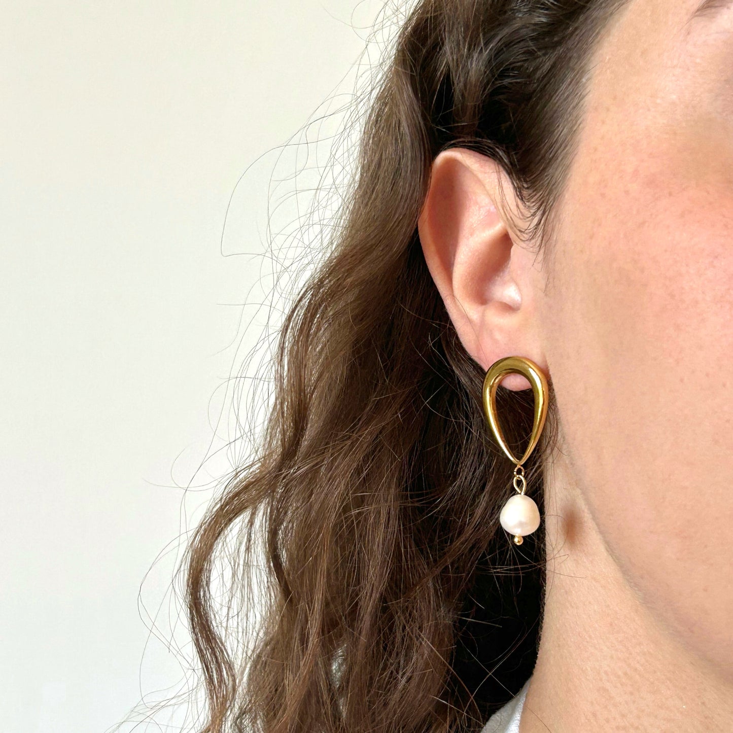Boucles d’oreilles goutte avec perle d’eau douce