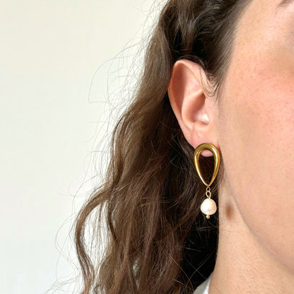 Boucles d’oreilles goutte avec perle d’eau douce