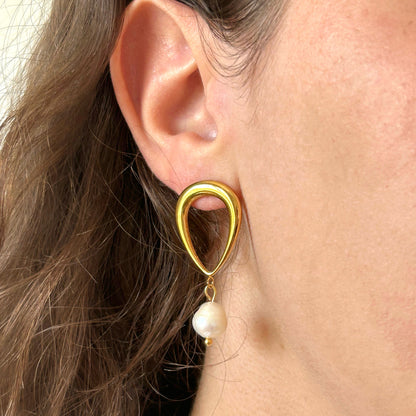 Boucles d’oreilles goutte avec perle d’eau douce