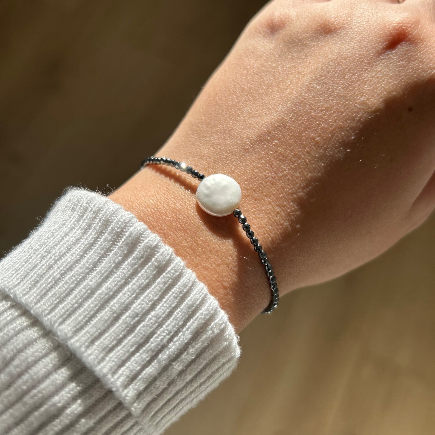 Bracelets en hématite et perles d’eau douce