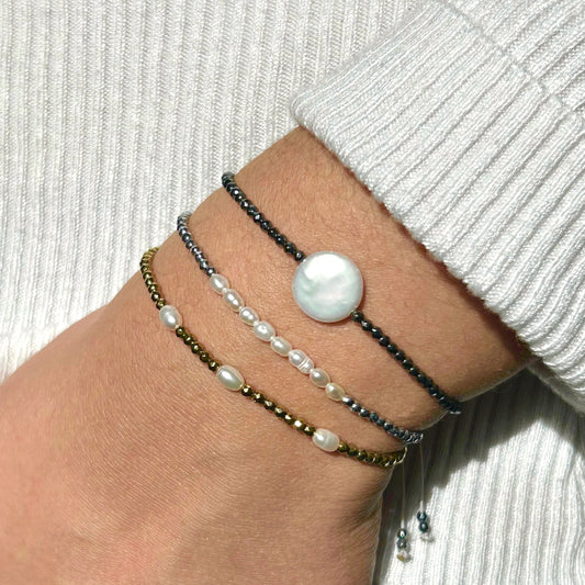 Bracelets en hématite et perles d’eau douce